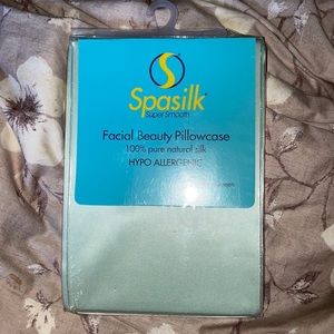 Silk pillow, facial care